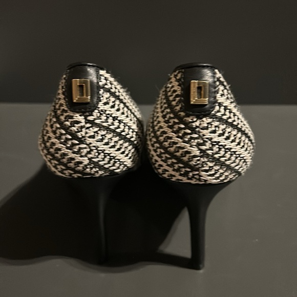 Karl Lagerfeld Paris Madelyn Slip On Pointed Toe Lug Sole Pumps 7.5 NWOB - Picture 2 of 4